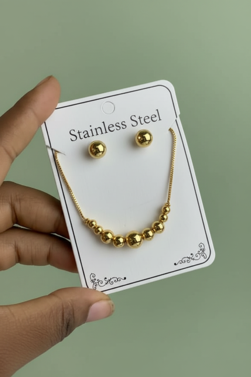 Non tarnish necklace set