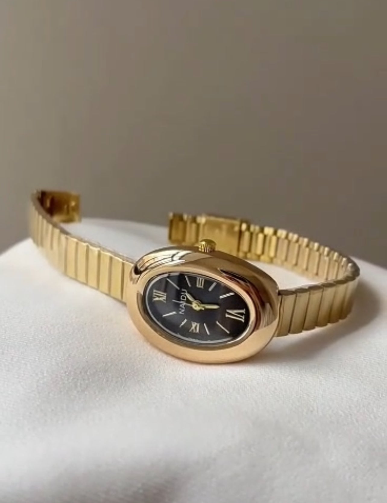 Non tarnish vintage wristwatch