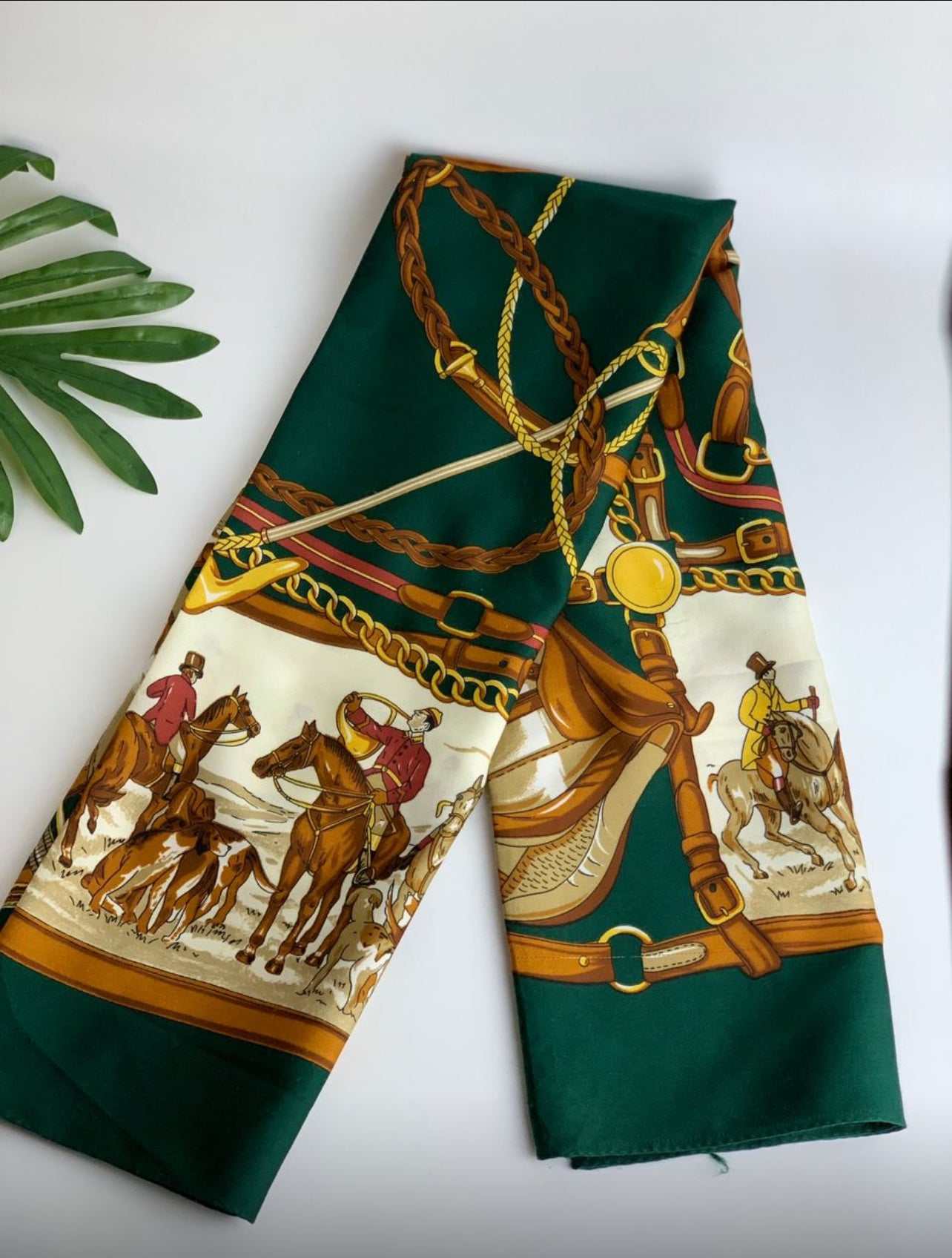 Green vintage-inspired scarf