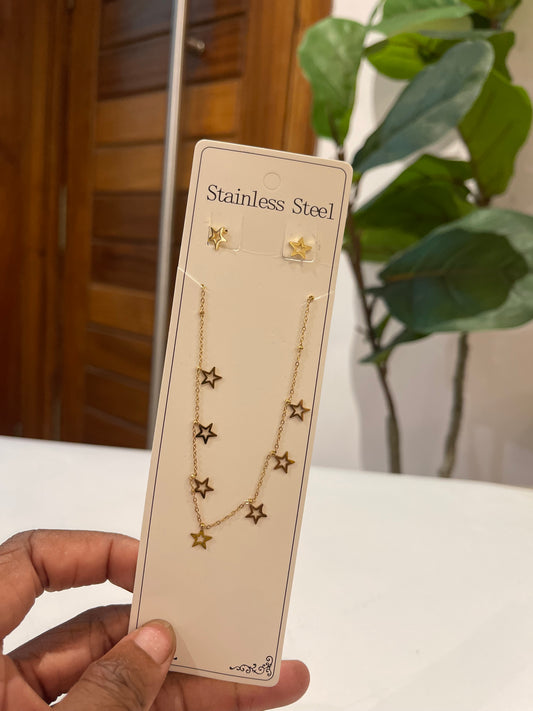 Non tarnish star necklace