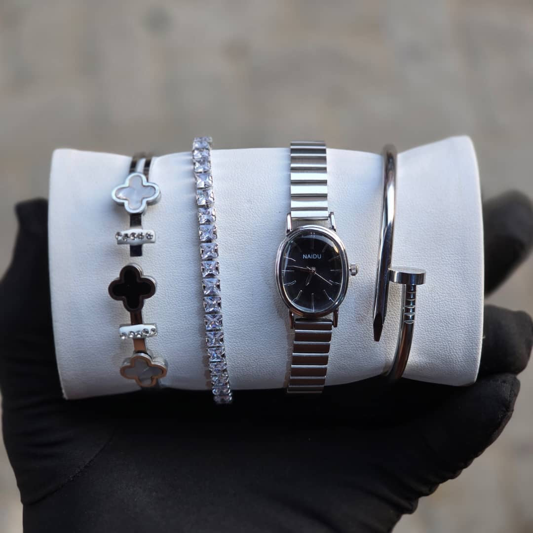 Wristwatch set comes with box and gift bag