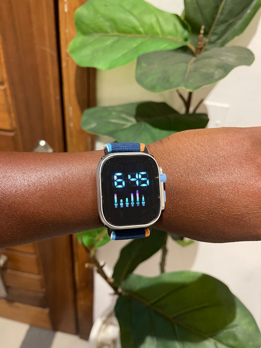Digital wristwatch