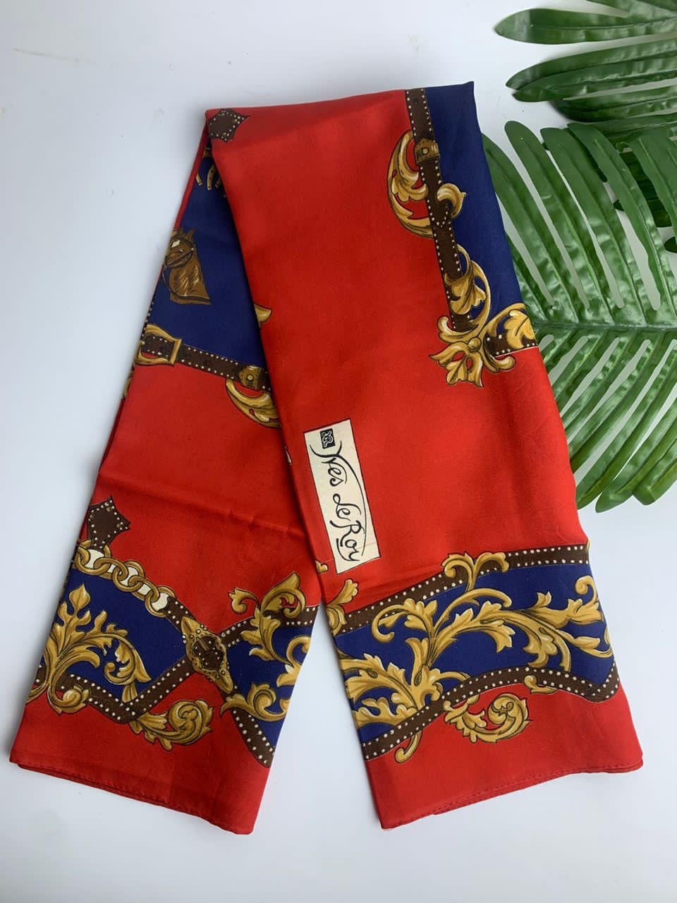 Red parisian scarf