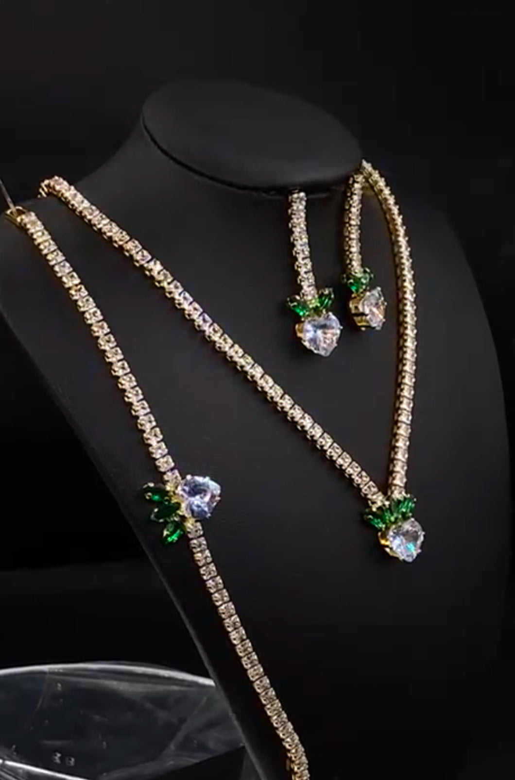 luxury neckpiece ,bracelet and earring set