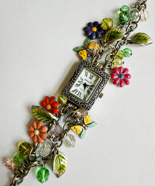 Unique wristwatch with floral details