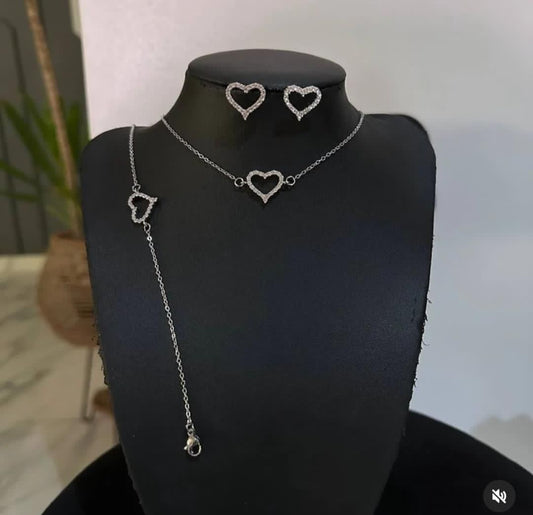 Non tarnish heart necklace and bracelet (comes in a box