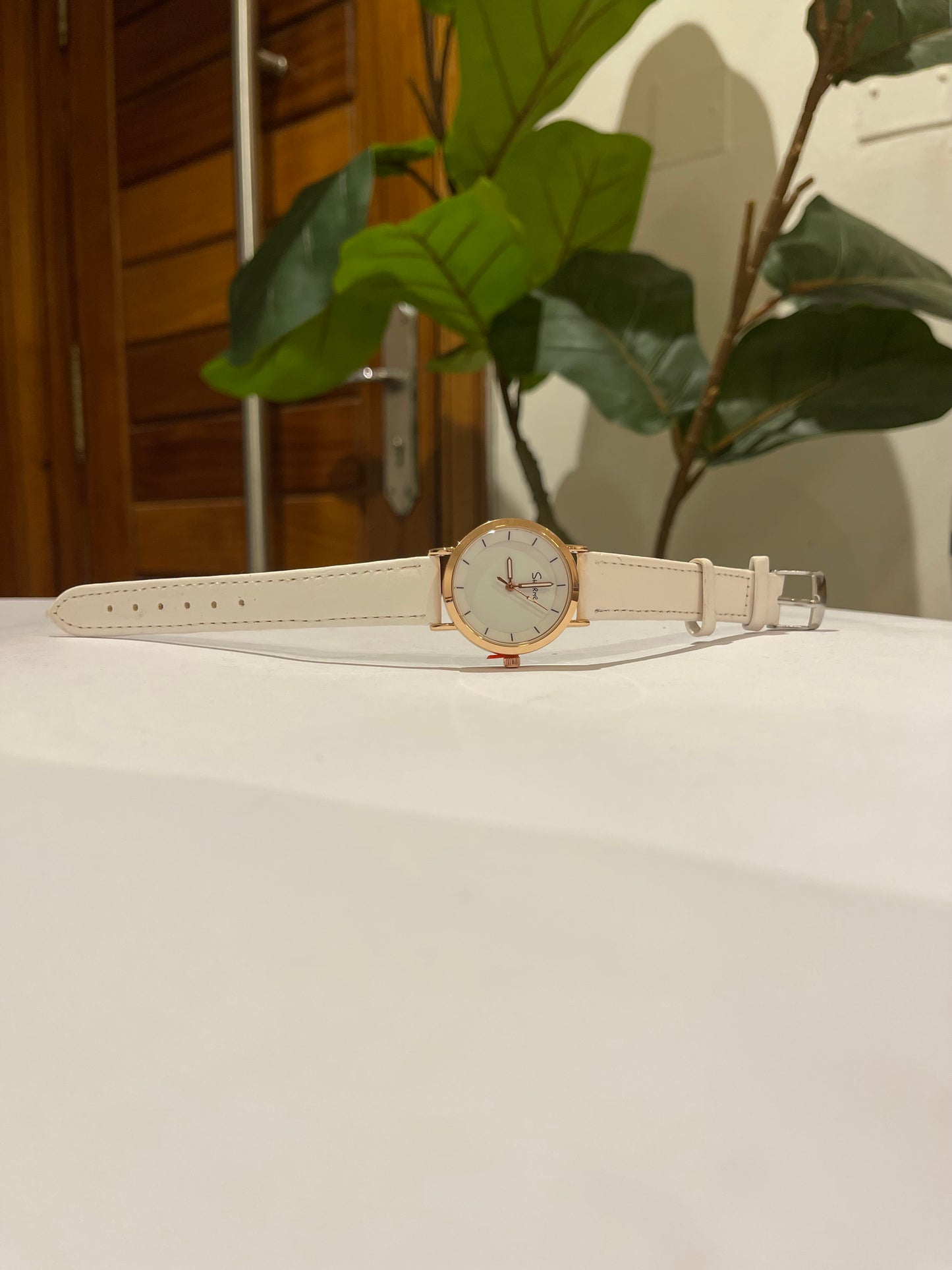 White Detailed wristwatch