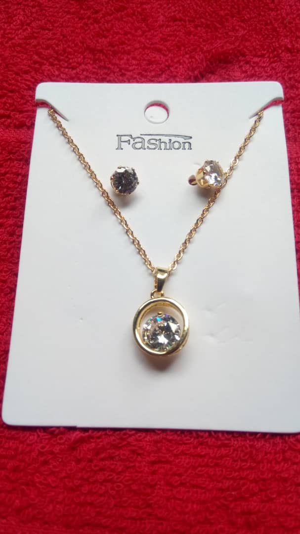 Non tarnish minimalist necklace