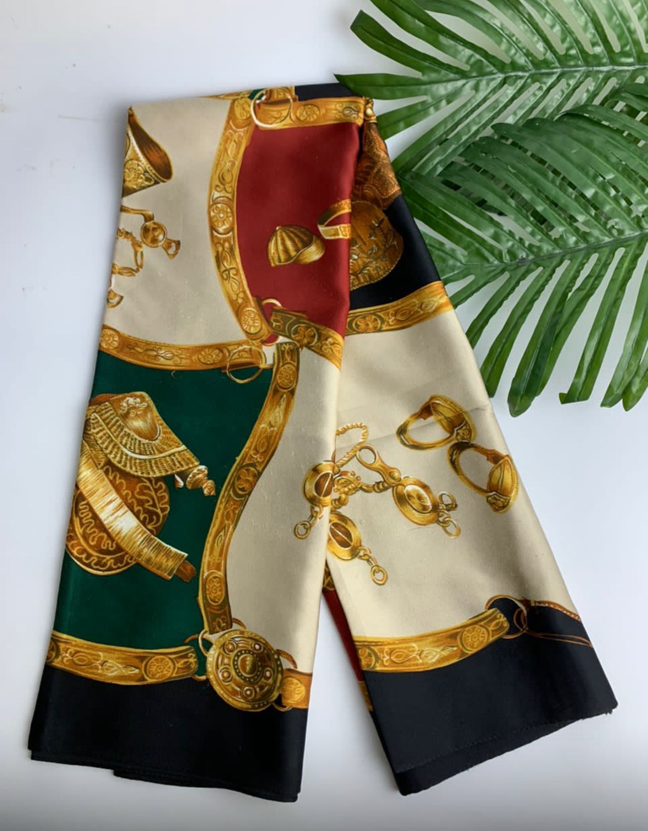 Green vintage-inspired scarf