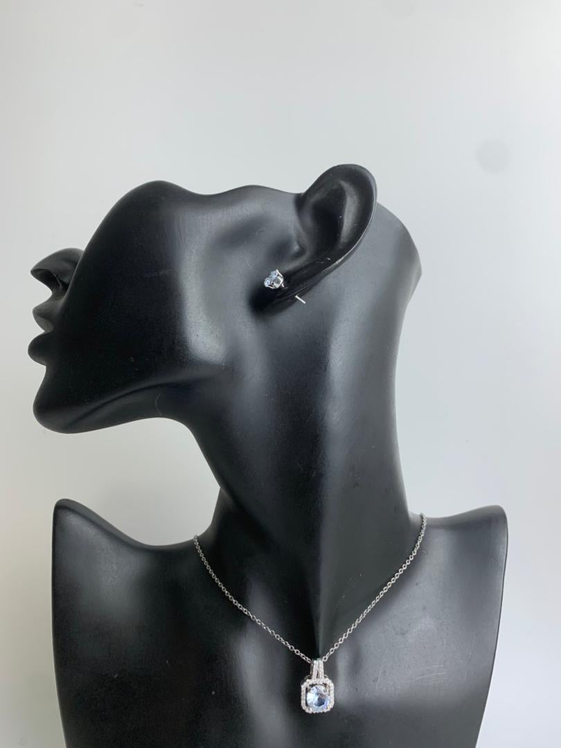 Pearl Detailed Neckpiece